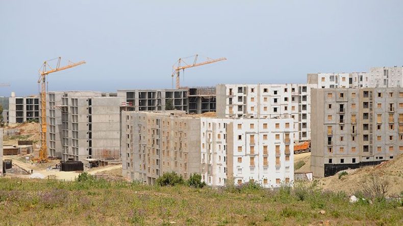 العمل في ورشات “عدل” من الخامسة صباحا الى السابعة مساء