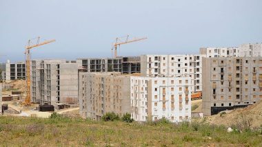 Le ministre de l’habitat promet de résoudre les problèmes d’AADL