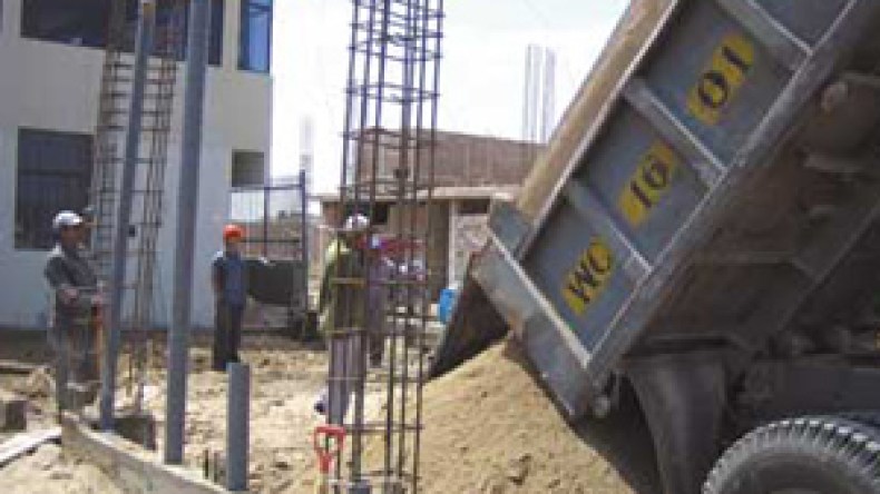 أرباب عمل يستغلون مغاربة “حراقة” في أشغال البناء