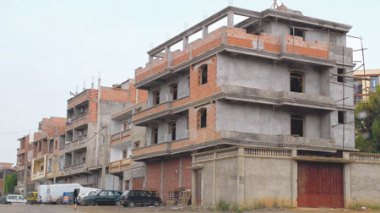 Ministre de l'Habitat: parachever les projets… ou partir!