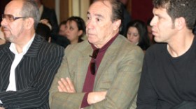 كتاب وفنانون جزائريون يتفاعلون مع قهر الخضر للفراعنة