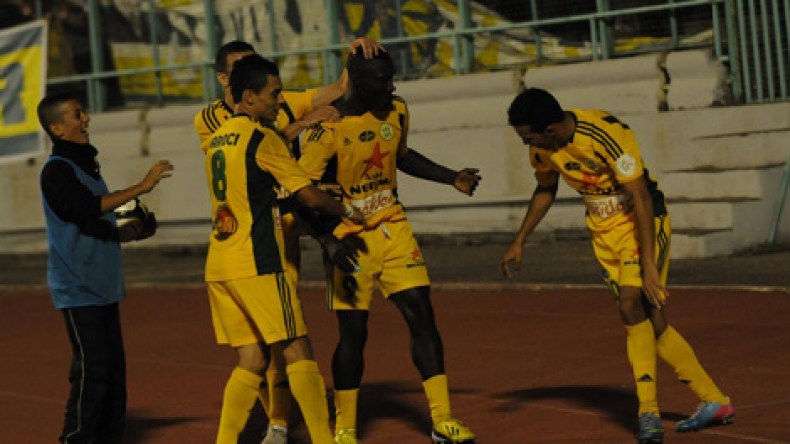 الوفاق والكناري يتقاسمان الصدارة وسقوط مدوّ لـ”السنافر”