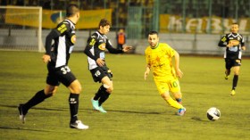 الوفاق يسعى للابتعاد في الصدارة ومهمة صعبة لمطارديه