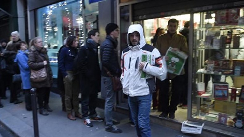 الفرنسيون يقفون في طوابير لشراء “شارلي”