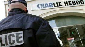 الرسّام المتطاول على النبي الكريم يستقيل من “شارلي إيبدو”