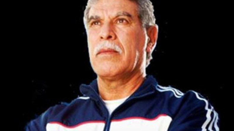 شحاتة يعزل لاعبيه عن العالم الخارجي