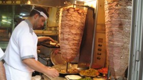 حملة “صحتنا بين أيديكم” تغزو المطاعم ومحلات “الفايسبوك”