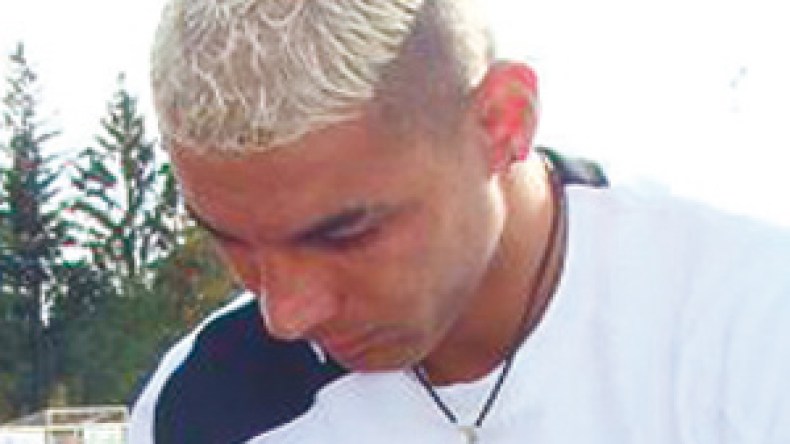 تسريحة شاوشي وغزال ..‬‮ ‬وشم مبولحي و أقراط زياني تلهب الشارع الجزائري