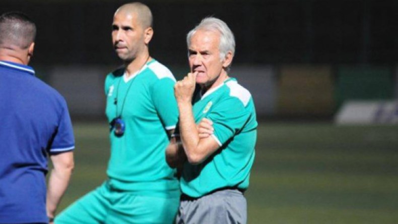 الإدارة تصر على بقاء شاي وتهدئ الموظفين لتفادي الإضراب