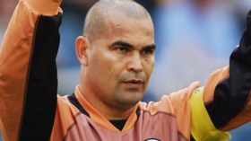 حارس دانماركي يسجل هدفا بالضربة المقصية!