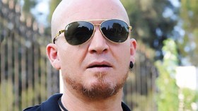 “لن نحرر غزة بالأغاني ومن يدافع عن ذلك باحث عن الشهرة”