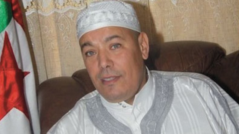 المنشد جلول يقنع45طالبة جامعية بارتداء الحجاب