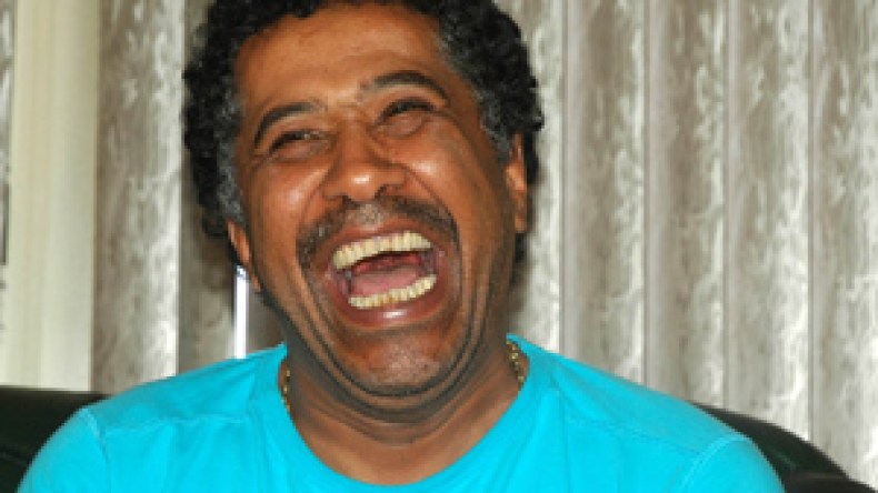 الشاب  خالد  ينافس  إسرائيليين  على  جائزة  ” مشبوهة “