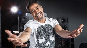 عجبًا لبلد يُمَجّد “الراي” ويُهمل نُخبَه العلمية