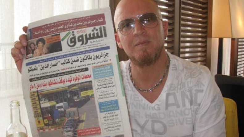 الشاب بلال: “أنا مع لمين وفلة لغنائهما من أجل فتح الحدود مع المغرب”