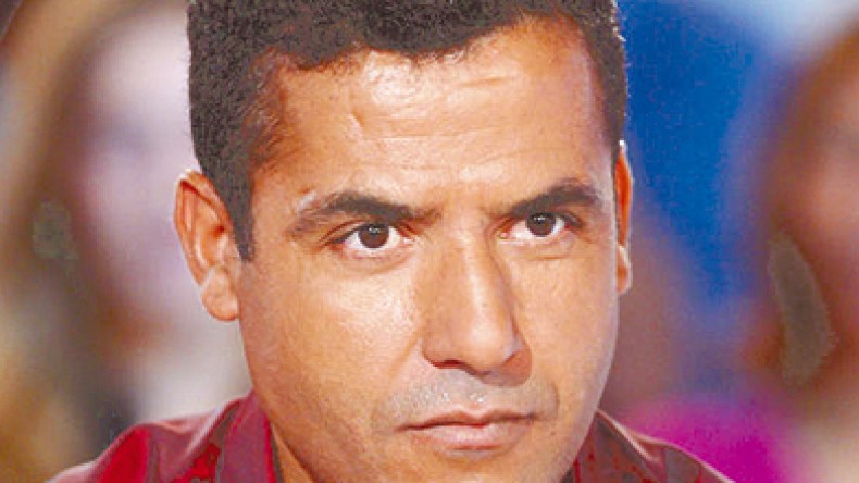 أقنعه محاموه بعد مفاوضات ماراطونية: مامي يقرر قضاء سجنه بفرنسا والإفراج المؤقت ممكن بعد سنتين