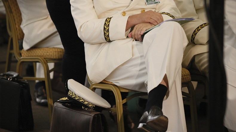 “تسونامي” الإقالات يعصف بالولاة ورعب وسط الوزراء