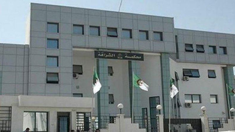 شاب يسرق جارته مستغلا خروجها للاحتفال بتتويج الخضر