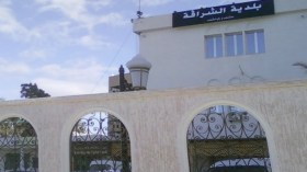 رئيس بلدية الشراقة “يزوّر” وثيقة لهدم “فيلّا” جاره!