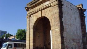 “باب الغرب” في شرشال تتآكل