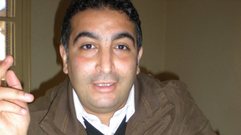 باحث جزائري من جامعة معسكر يخترق الجيش الفرنسي بباريس