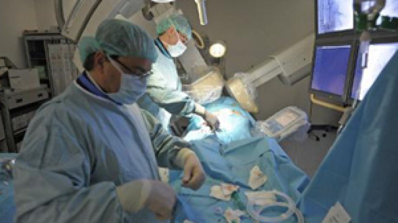 سيدة تفقد رحمها وتحرم من الأولاد بعد خضوعها لعملية توليد فاشلة بعيادة خاصة