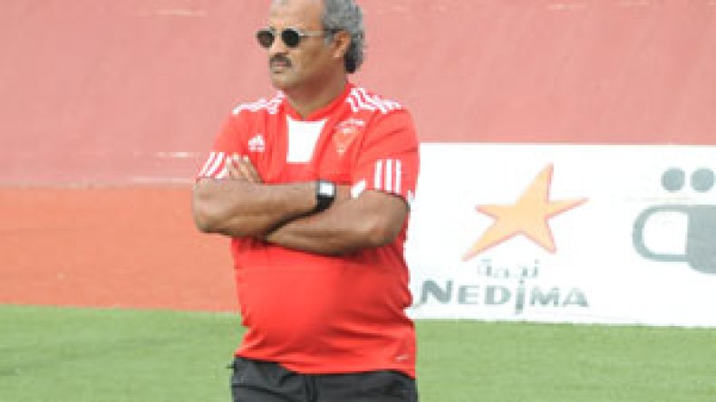 أعضاء في مولودية باتنة يقترحون شريف الوزاني، تبيب أو حسين زكري لتدريب الفريق