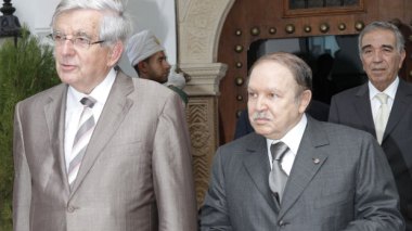 Chevènement en Algérie pour une “conscience” française du passé