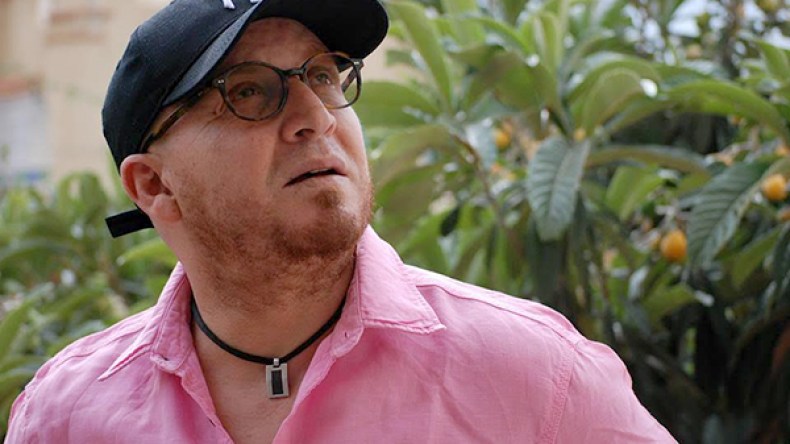 “لست نزار قباني لأكتب شعرا.. وكلامي كله مستمد من الشارع”!