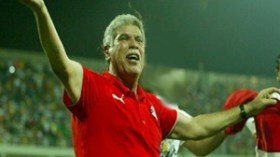 شحاتة يطالب لاعبيه الدوليين بتوخي الحذر مع أنديتهم