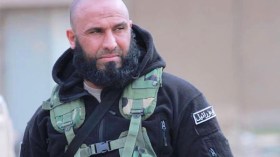 “أبو عزرائيل” الشيعي يتفاخر بحرق رجل سني وتقطيعه