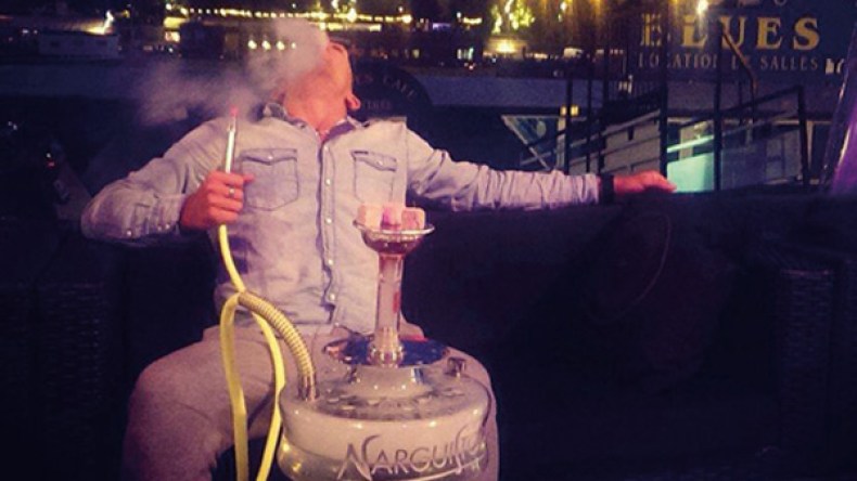 الشيشة.. عادة شرقية تقتحم الجلسات الجزائرية وتطرد النوم عنهم إلى الفجر