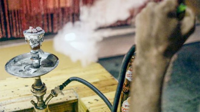 محلات “الشيشة” تخرج مواطني وهران إلى الشارع ليلا!