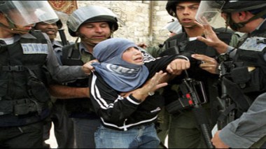 Huit Palestiniens arrêtés lors d’incursions israéliennes à Al-Aqsa et Al-Khalil