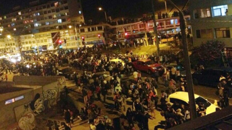 تسونامي يضرب ساحل تشيلي نتيجة زلزال بقوة 8.2 درجة