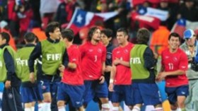رئيس  الشيلي  يدعو  منتخب  بلاده  إلى  قصر  الحكومة  لتكريمه