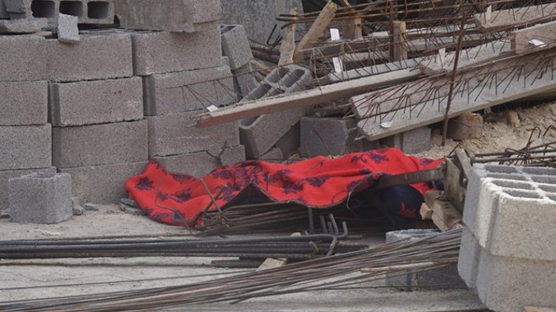 مقتل بنّاء صيني وإصابة زميله بعد سقوطهما من سقالة بقالمة