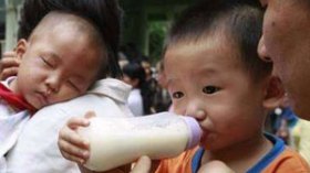 الصين تقول أن هناك 13 ألف مريض تقريبا في فضيحة الحليب