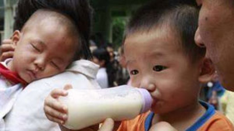 الصين تقول أن هناك 13 ألف مريض تقريبا في فضيحة الحليب