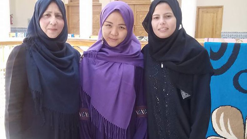 صينية تشهر إسلامها بسوق أهراس