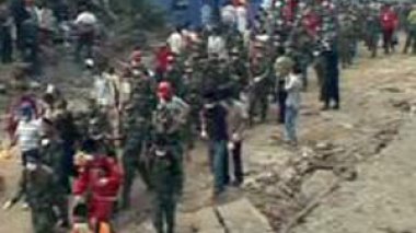 Les habitants d'une ville de la région du Sichuan sont menacés par le débordement d'un lac