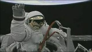 Un astronaute chinois est sorti pour la première fois dans l'espace