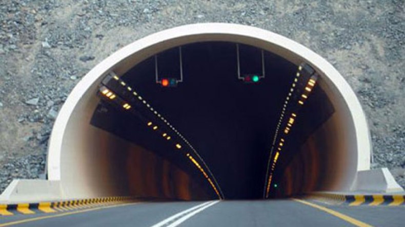 الصين تنشئ أطول نفق في العالم