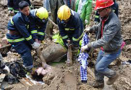 Des glissements de terrain endeuillent la Chine