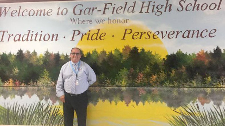 جزائري مرشح لجائزة أفضل مدير ثانوية بأمريكا