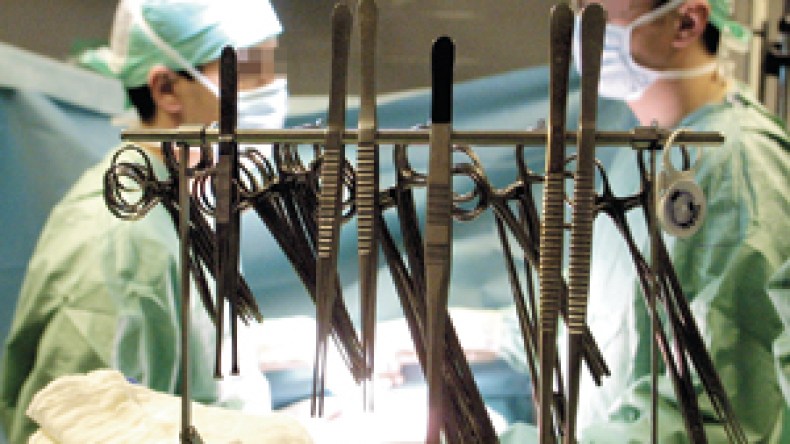 جزائريون يقتلهم العلاج.. ومستشفيات تحولت إلى “باطوار”