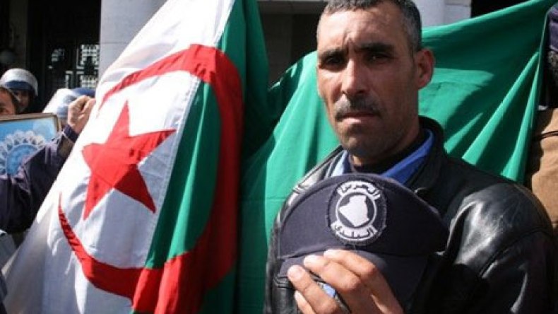 رصاصة سبَّبت له إعاقة وطرد تعسفياً وقضيته في طي النسيان