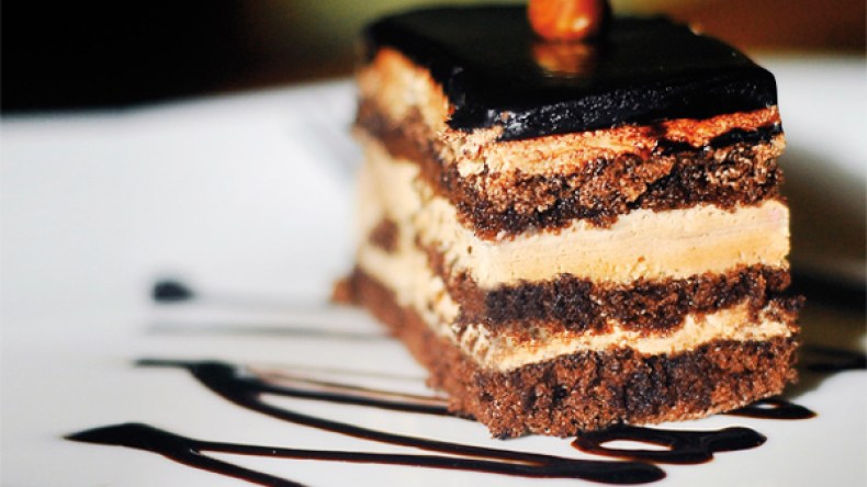 قطع حلوى الشكولاطة بالبندق