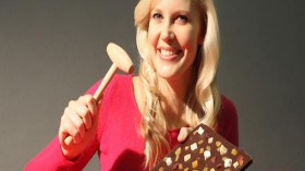 طلاء الأظافر والليمون: حيل لمقاومة “نوبات الجوع