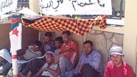 بطالون بورقلة يغلقون شركة وطنية ويطالبون بإنهاء التجاوزات